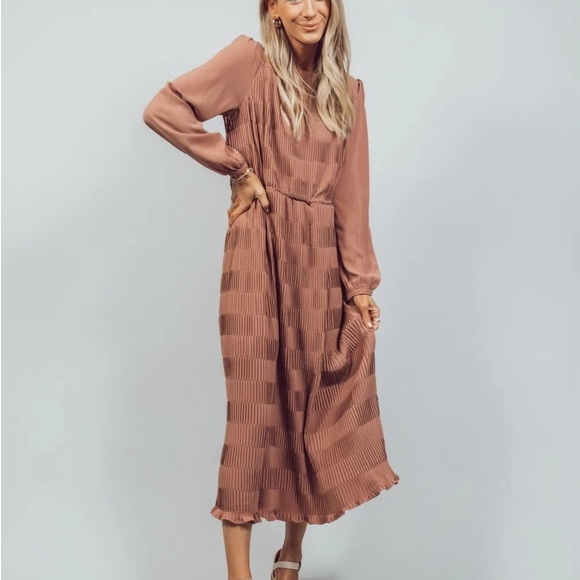 Women's Paper Crane Vivian Pleated Dress in Eggplant Size Small - Picture 5 of 12